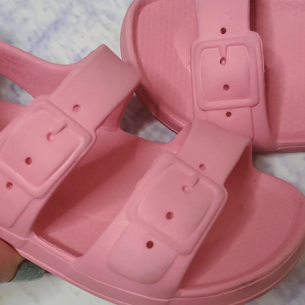 Kid's Old Navy Buckle Accent Sandals - Picture 8 of 8